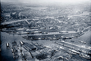 Luftaufnahme des Hamburger Hafens 1972